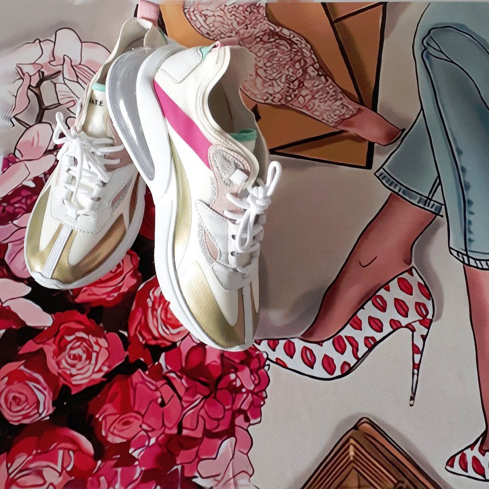 Stylish Women's Sneakers in White and Pink